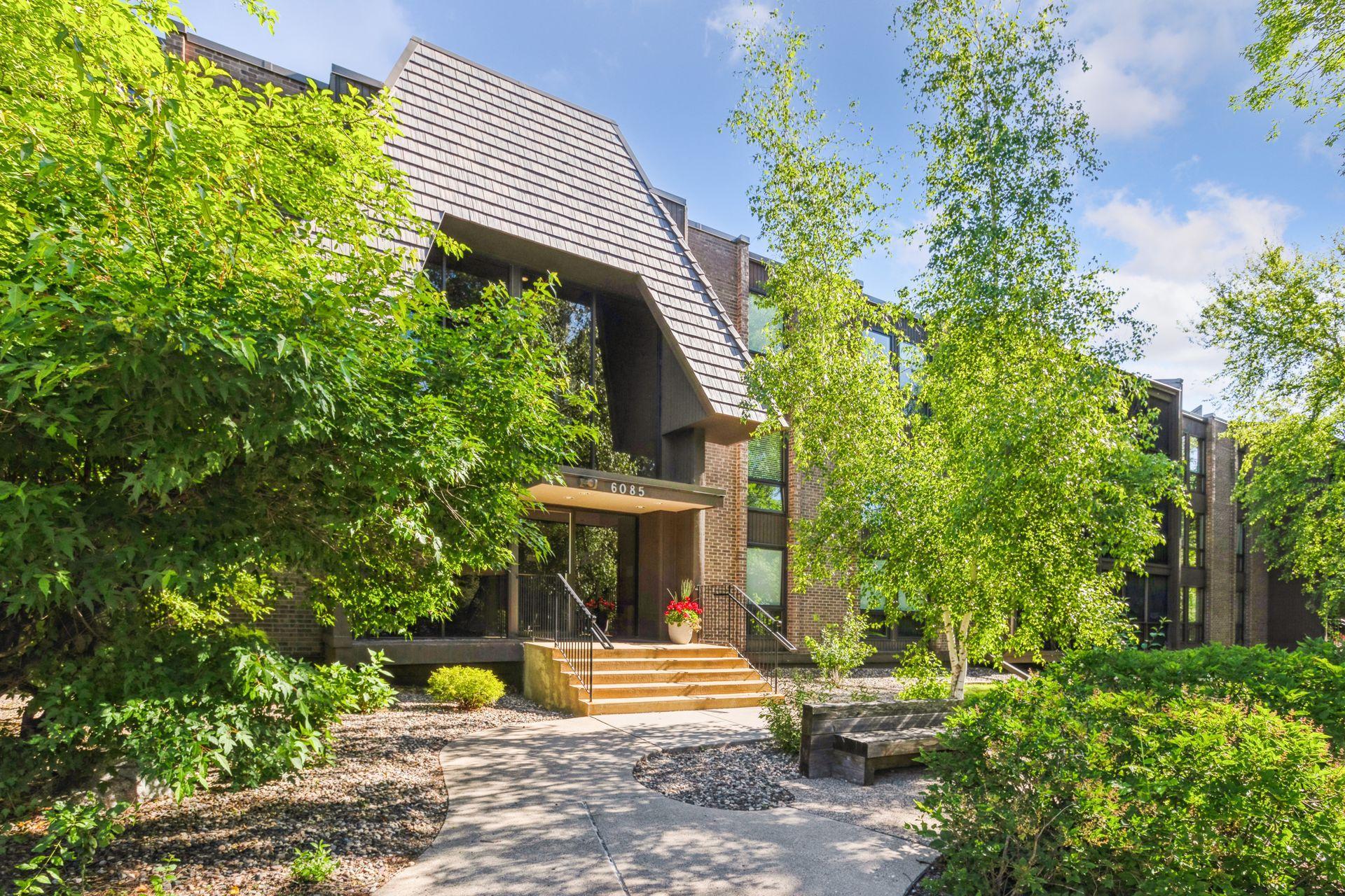 6085 Lincoln Drive Edina MN 55436