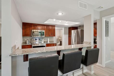 6085 Lincoln Drive Edina MN 55436