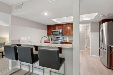 6085 Lincoln Drive Edina MN 55436