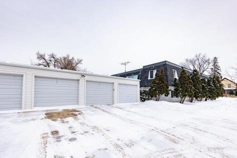 702 Oak Street N Fargo ND 58102