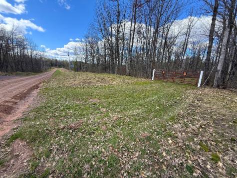89225 Little Oak Lake Road Kerrick MN 55756