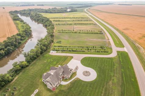 7176 180th Avenue SE Wahpeton ND 58075