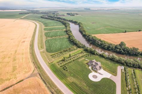 7176 180th Avenue SE Wahpeton ND 58075