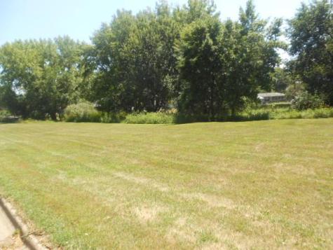 6TH Crn 17th St/6th Avenue Windom MN 56101