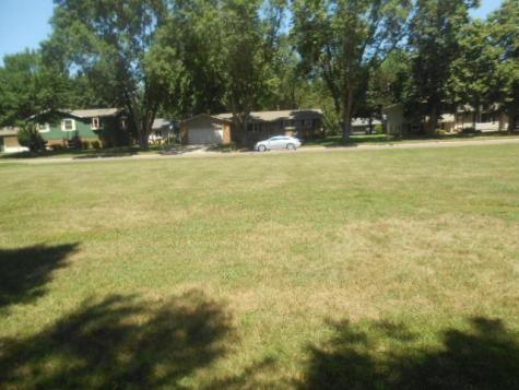 6TH Crn 17th St/6th Avenue Windom MN 56101