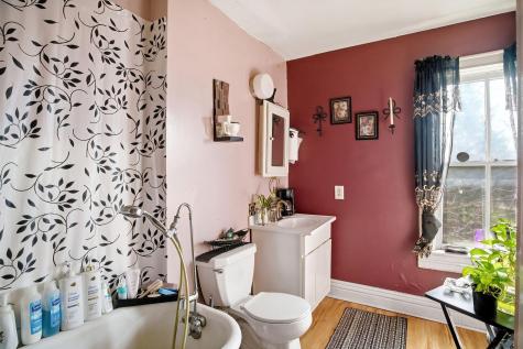 682 4th Street E Saint Paul MN 55106