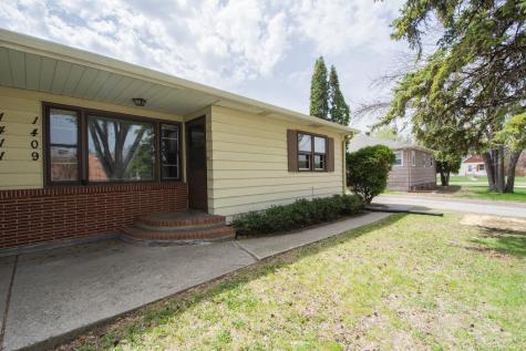 1409-1411 9th Avenue S Moorhead MN 56560