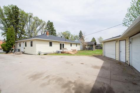 1409-1411 9th Avenue S Moorhead MN 56560