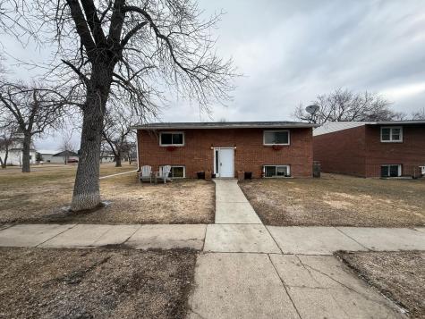 418 2nd Ave SW Hillsboro ND 58045