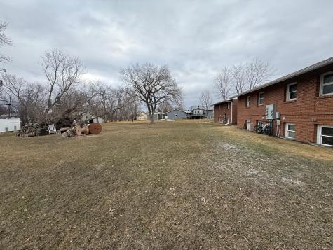418 2nd Ave SW Hillsboro ND 58045