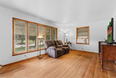 6148 Upper 51st Street N Oakdale MN 55128