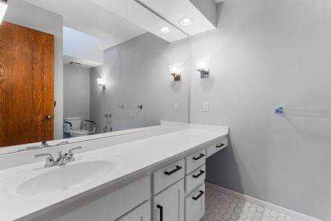 1948 Crown Point Drive Mendota Heights MN 55118