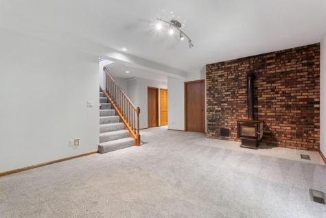 1948 Crown Point Drive Mendota Heights MN 55118