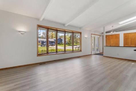 1948 Crown Point Drive Mendota Heights MN 55118