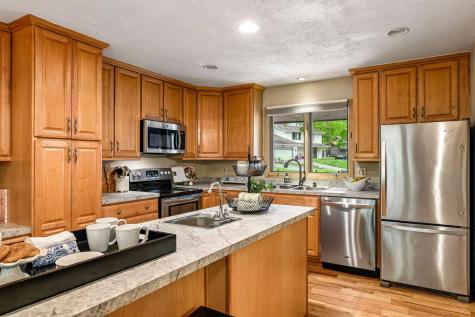 18710 28th Avenue N Plymouth MN 55447