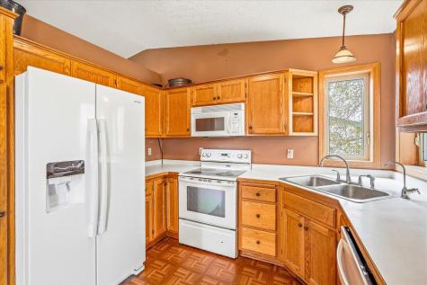 676 Joes Lake Road SE Cambridge MN 55008
