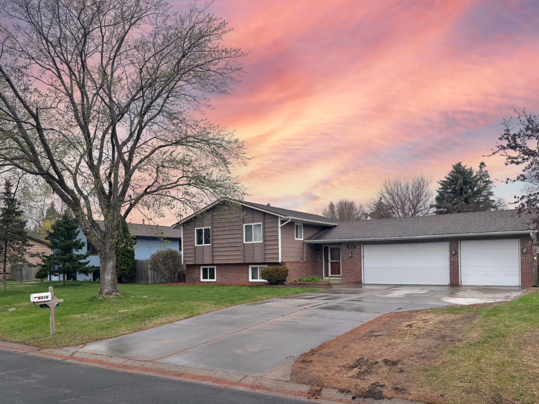 2016 84th Avenue N Brooklyn Park MN 55444