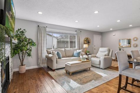 6690 Gretchen Court N Oakdale MN 55128