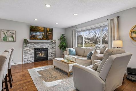 6690 Gretchen Court N Oakdale MN 55128