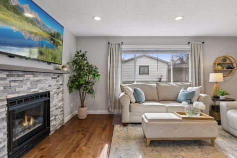 6690 Gretchen Court N Oakdale MN 55128