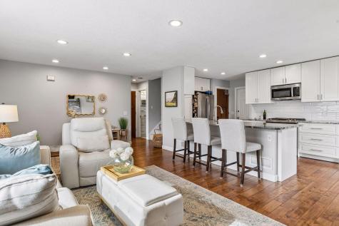 6690 Gretchen Court N Oakdale MN 55128