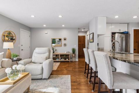 6690 Gretchen Court N Oakdale MN 55128