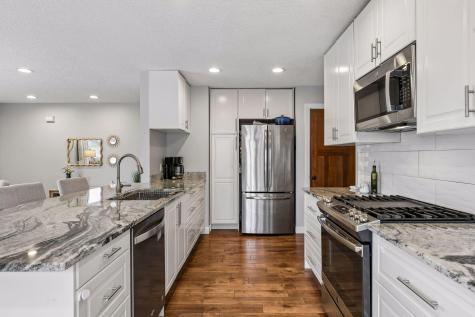 6690 Gretchen Court N Oakdale MN 55128