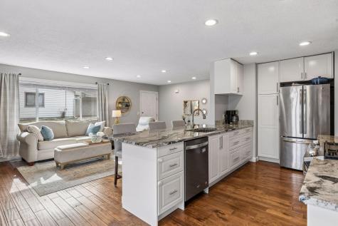 6690 Gretchen Court N Oakdale MN 55128