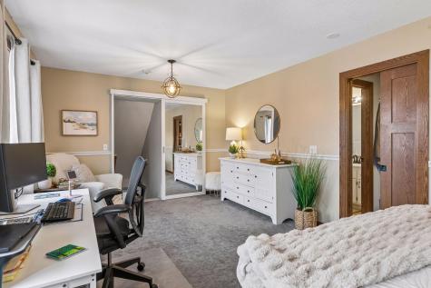 6690 Gretchen Court N Oakdale MN 55128