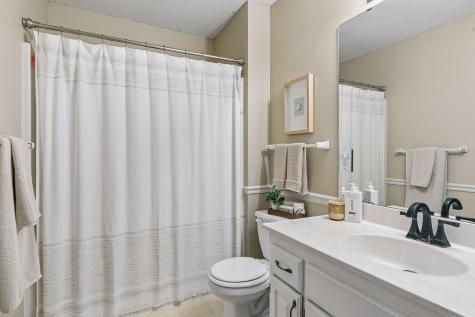 6690 Gretchen Court N Oakdale MN 55128