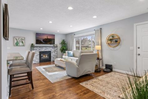 6690 Gretchen Court N Oakdale MN 55128