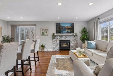 6690 Gretchen Court N Oakdale MN 55128