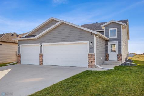 1754 67th Avenue S Fargo ND 58104