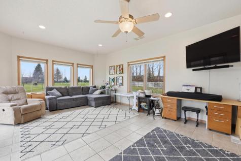 212 Chestnut Drive Horace ND 58047