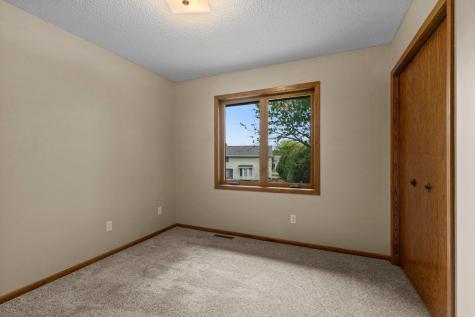 1009 Gramsey Place Burnsville MN 55306