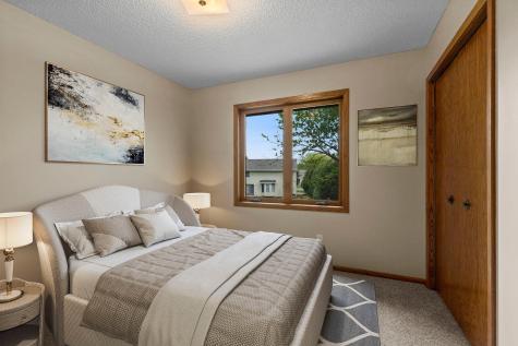 1009 Gramsey Place Burnsville MN 55306