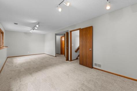 1009 Gramsey Place Burnsville MN 55306