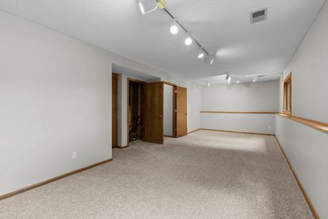 1009 Gramsey Place Burnsville MN 55306