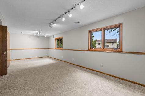 1009 Gramsey Place Burnsville MN 55306