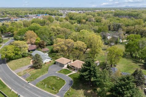 8108 Mount Curve Boulevard Brooklyn Park MN 55445