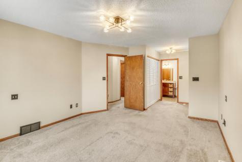 38 Fremont Drive S Fargo ND 58103