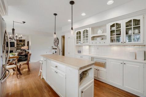 1085 Oak Circle Wayzata MN 55391