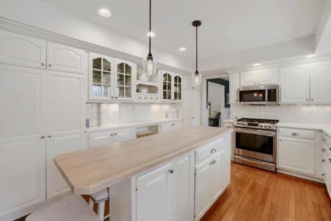 1085 Oak Circle Wayzata MN 55391