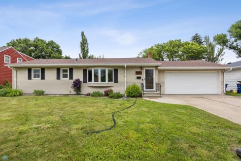1512 10th Avenue S Moorhead MN 56560