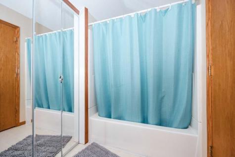 1082 W Lake Drive Detroit Lakes MN 56501