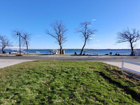 1082 W Lake Drive Detroit Lakes MN 56501