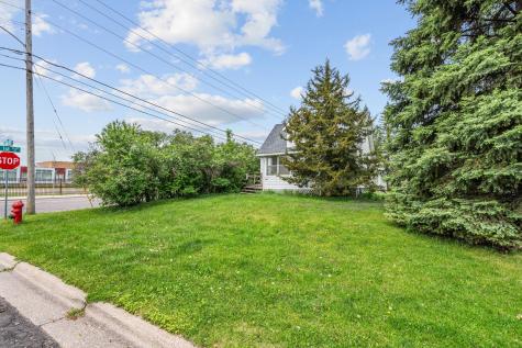 2445 16th Avenue E North Saint Paul MN 55109