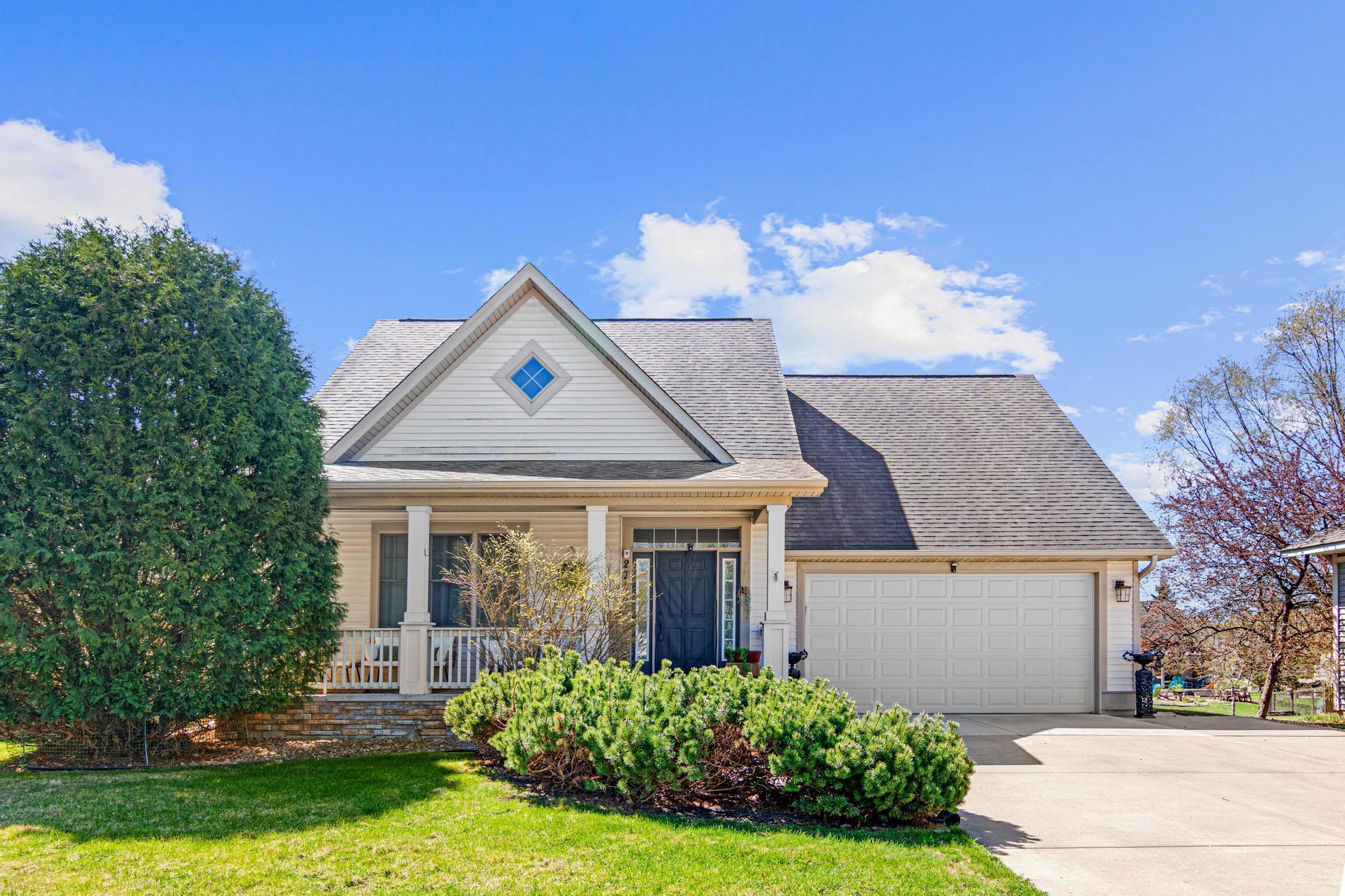 2710 Red Splendor Circle E Maplewood MN 55119