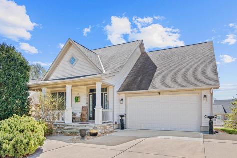 2710 Red Splendor Circle E Maplewood MN 55119