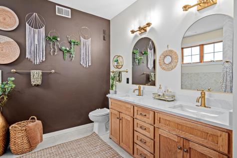 2710 Red Splendor Circle E Maplewood MN 55119